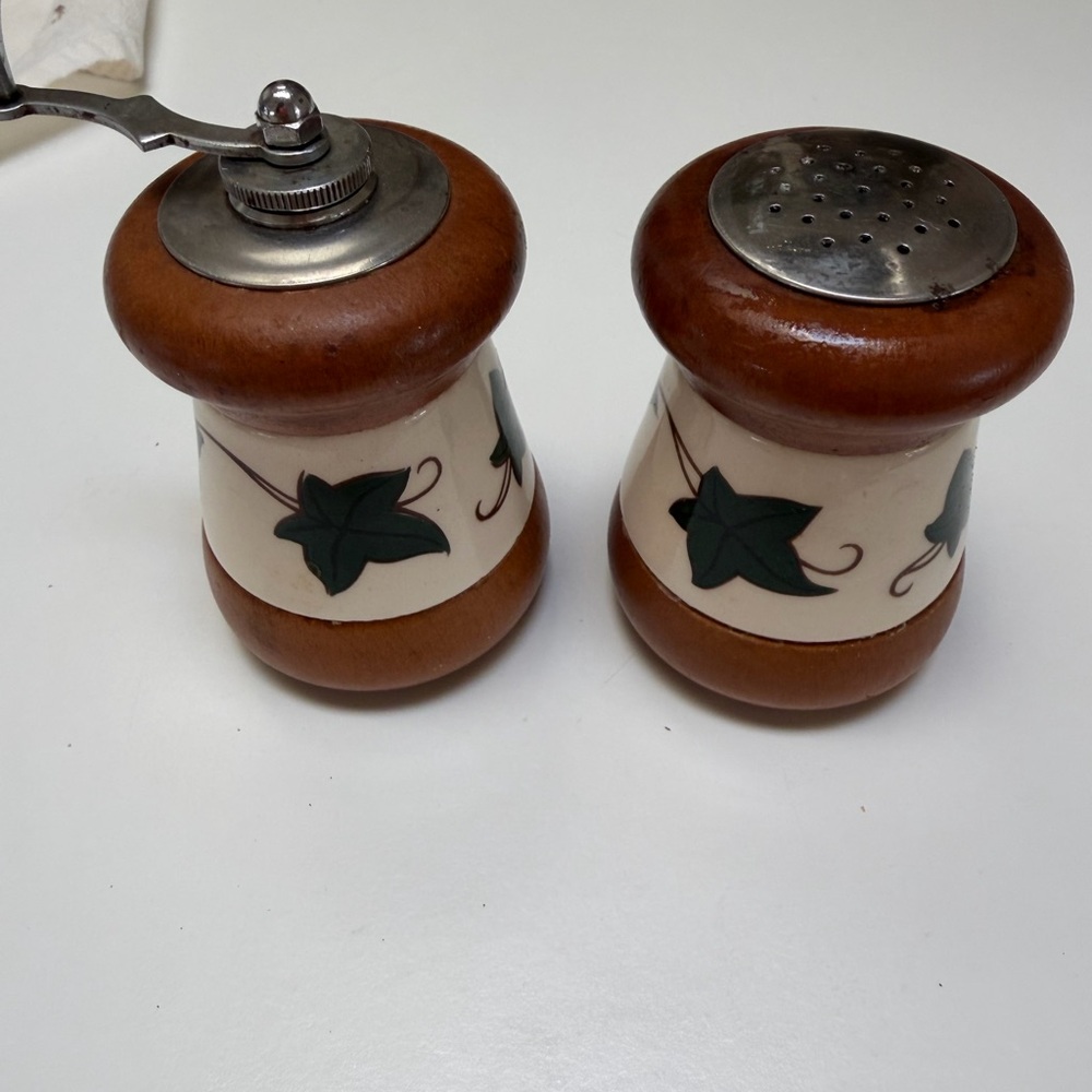Vintage Wood Pepper Grinder & Salt Shaker Set Ivy Rustic Kitchen - Picture 4 of 7
